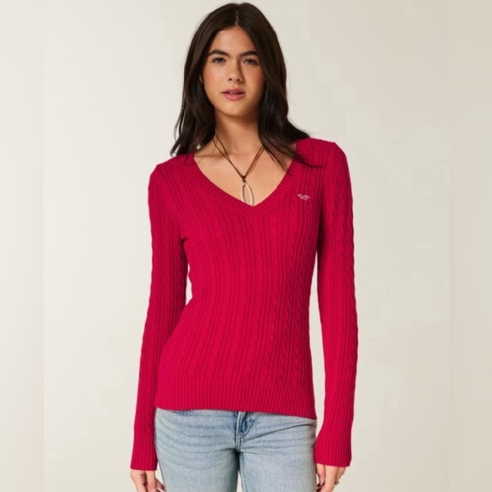 NWT Hollister Cable-Knit V-Neck Icon Sweater - crimson red - M